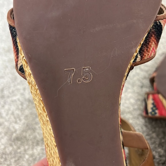 Cynthia Vincent Size 7.5 Brown and Red Aztec Strappy Wedge Slingback Sandals - Picture 9 of 11